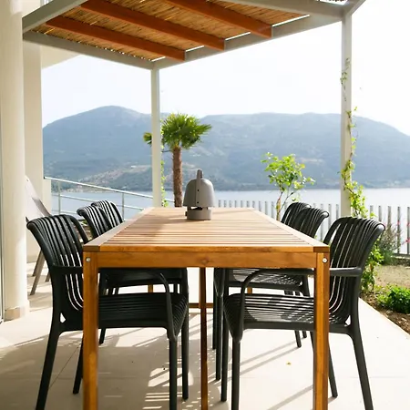 Physis Fokida Эратини